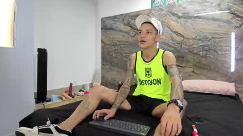 Snapshot of logan_wollff chatting on 04/15/26, 08:09 logan_wollff online show from 04/15/26, 08:09