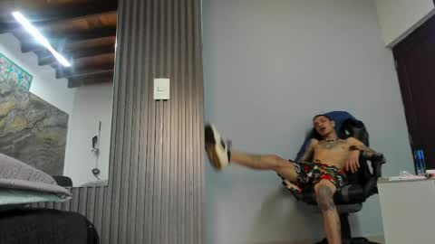 logan_wollff online show from 05/23/26, 08:13