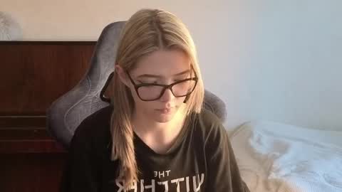 Logan and Katana online show from 04/02/26, 12:47