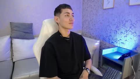 Loganfoster  online show from 12/14/25, 10:03