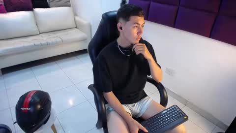 Loganfoster  online show from 12/22/25, 08:39