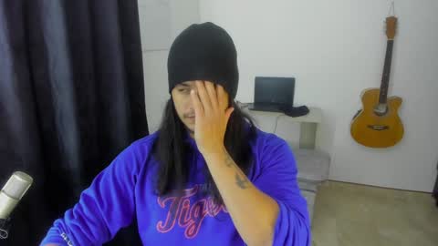 Snapshot of loganhot22 chatting on 01/11/25, 02:52 Logan online show from 01/11/25, 02:52