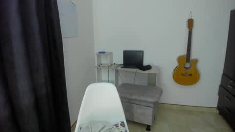 Snapshot of loganhot22 chatting on 01/11/25, 09:36 Logan online show from 01/11/25, 09:36