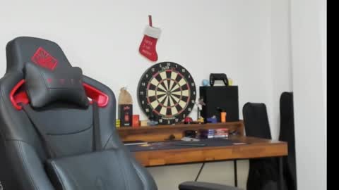 Snapshot of logannick chatting on 01/27/25, 10:06 Logan online show from 01/27/25, 10:06