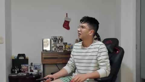 Snapshot of logannick chatting on 02/14/25, 08:10 Logan online show from 02/14/25, 08:10