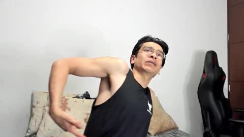 Snapshot of logannick chatting on 11/26/25, 08:37 Logan online show from 11/26/25, 08:37