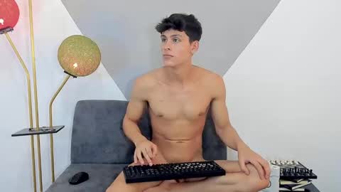 loganoficialx online show from 12/05/24, 03:39