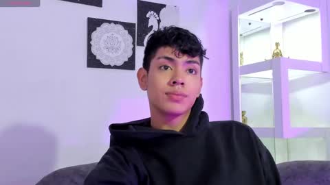 logantwink18 online show from 09/09/25, 12:48