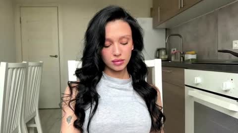 Milla online show from 03/31/26, 12:16