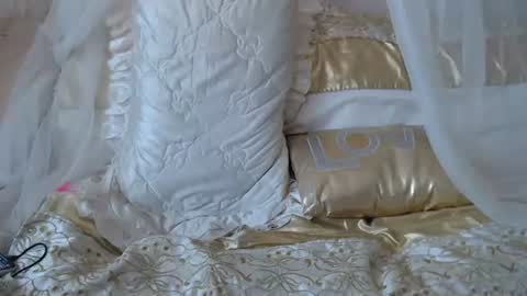 Snapshot of lokagold chatting on 01/25/25, 09:36 Lilu online show from 01/25/25, 09:36