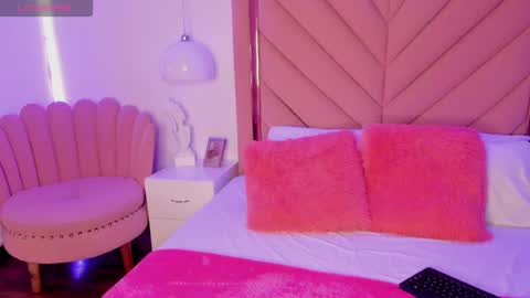 Lola online show from 06/10/26, 03:07
