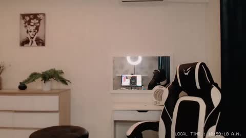  Lola  online show from 12/18/24, 05:59