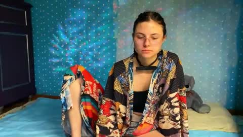 lola_aspis online show from 11/01/25, 01:57