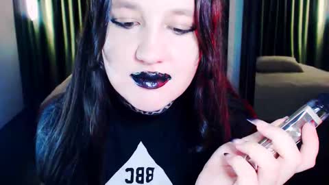 Snapshot of lola_chi chatting on 10/13/25, 10:32 Lola Chi online show from 10/13/25, 10:32