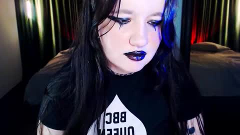 Snapshot of lola_chi chatting on 11/12/25, 09:25 Lola Chi online show from 11/12/25, 09:25