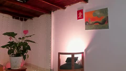 Snapshot of lola_cocks chatting on 02/26/25, 02:04 mara online show from 02/26/25, 02:04