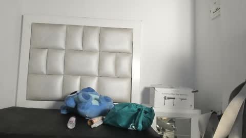 lola_js online show from 11/18/25, 04:39