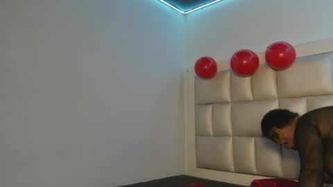 lola_js online show from 05/16/26, 12:04