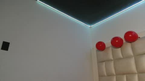 lola_js online show from 05/18/26, 12:11