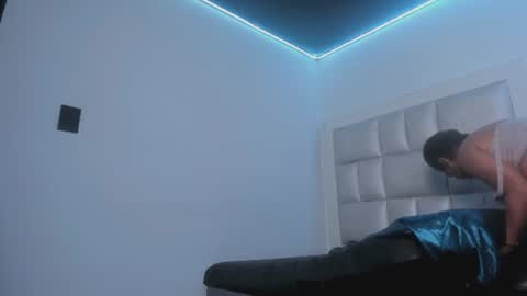Snapshot of lola_js chatting on 06/18/26, 11:47 lola_js online show from 06/18/26, 11:47