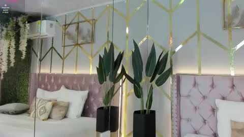 lola_saenz__ online show from 02/05/26, 12:10