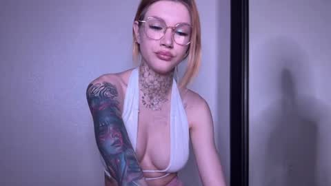 Adelia online show from 05/03/26, 07:31
