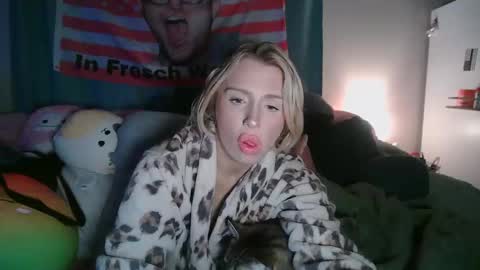 lolaa555 online show from 04/07/26, 06:36