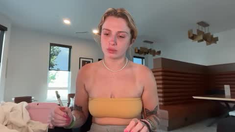 lolaa555 online show from 06/03/26, 12:57