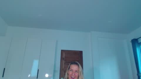 Lola online show from 03/08/26, 12:08