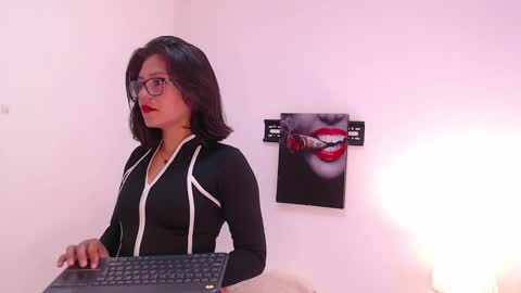 lolaandcamille online show from 10/27/25, 07:07