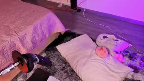 Snapshot of lolaangellx chatting on 06/11/26, 12:32 Lola Angel online show from 06/11/26, 12:32