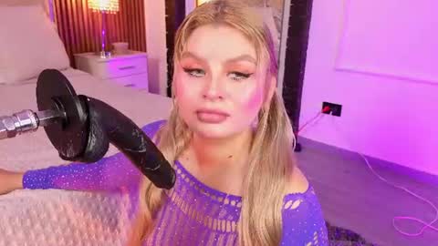 Snapshot of lolaangellx chatting on 06/17/26, 09:27 Lola Angel online show from 06/17/26, 09:27