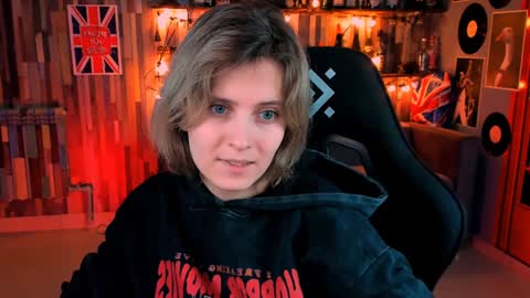 Snapshot of lolaasmus chatting on 12/18/24, 08:53 I consider myself the god Loki but life just calls me LOL online show from 12/18/24, 08:53