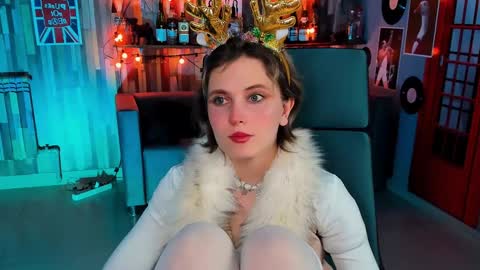 Snapshot of lolaasmus chatting on 12/20/24, 11:32 I consider myself the god Loki but life just calls me LOL online show from 12/20/24, 11:32