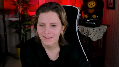 Snapshot of lolaasmus chatting on 12/21/24, 08:18 I consider myself the god Loki but life just calls me LOL online show from 12/21/24, 08:18