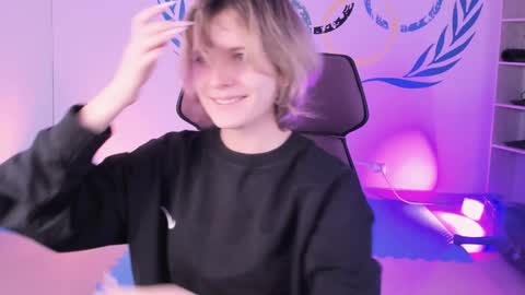 Snapshot of lolaasmus chatting on 12/24/24, 05:05 I consider myself the god Loki but life just calls me LOL online show from 12/24/24, 05:05