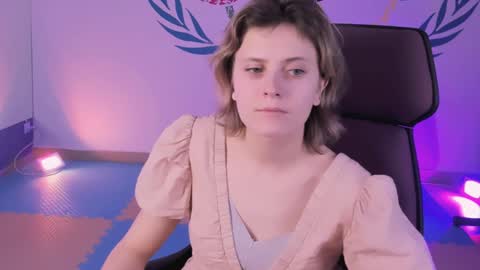 Snapshot of lolaasmus chatting on 12/24/24, 11:17 I consider myself the god Loki but life just calls me LOL online show from 12/24/24, 11:17