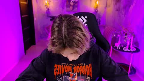 Snapshot of lolaasmus chatting on 01/03/25, 05:06 I consider myself the god Loki but life just calls me LOL online show from 01/03/25, 05:06