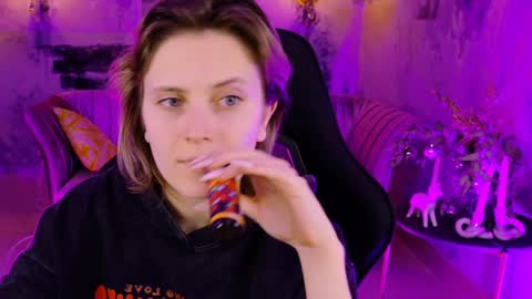 Snapshot of lolaasmus chatting on 01/03/25, 08:10 I consider myself the god Loki but life just calls me LOL online show from 01/03/25, 08:10