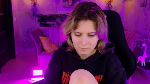 Snapshot of lolaasmus chatting on 01/03/25, 11:14 I consider myself the god Loki but life just calls me LOL online show from 01/03/25, 11:14