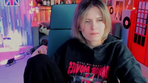 Snapshot of lolaasmus chatting on 01/07/25, 12:41 I consider myself the god Loki but life just calls me LOL online show from 01/07/25, 12:41