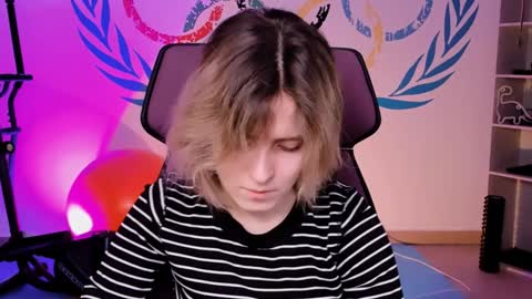 Snapshot of lolaasmus chatting on 02/01/25, 05:07 I consider myself the god Loki but life just calls me LOL online show from 02/01/25, 05:07