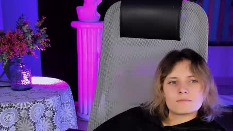 Snapshot of lolaasmus chatting on 02/12/25, 10:56 I consider myself the god Loki but life just calls me LOL online show from 02/12/25, 10:56