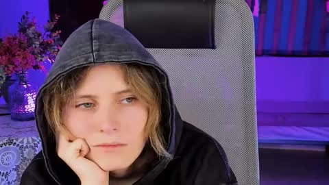 Snapshot of lolaasmus chatting on 02/12/25, 01:59 I consider myself the god Loki but life just calls me LOL online show from 02/12/25, 01:59