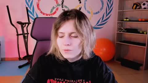 Snapshot of lolaasmus chatting on 02/13/25, 05:05 I consider myself the god Loki but life just calls me LOL online show from 02/13/25, 05:05