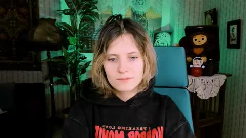 Snapshot of lolaasmus chatting on 02/19/25, 05:05 I consider myself the god Loki but life just calls me LOL online show from 02/19/25, 05:05