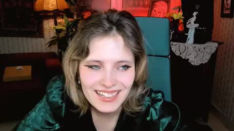 Snapshot of lolaasmus chatting on 02/26/25, 01:41 I consider myself the god Loki but life just calls me LOL online show from 02/26/25, 01:41