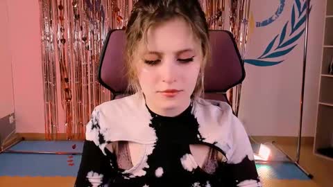 Snapshot of lolaasmus chatting on 02/27/25, 08:17 I consider myself the god Loki but life just calls me LOL online show from 02/27/25, 08:17