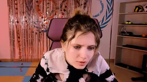 Snapshot of lolaasmus chatting on 02/27/25, 11:20 I consider myself the god Loki but life just calls me LOL online show from 02/27/25, 11:20