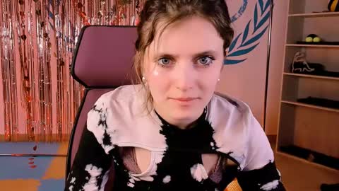 Snapshot of lolaasmus chatting on 02/27/25, 02:21 I consider myself the god Loki but life just calls me LOL online show from 02/27/25, 02:21